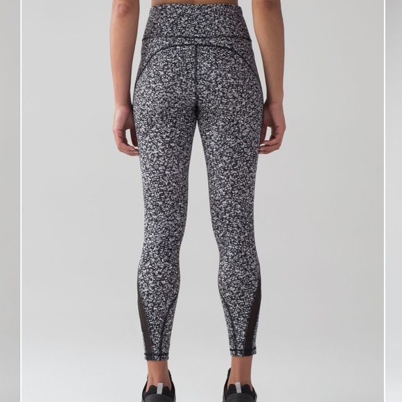 Lululemon Invigorate 7/8 Tight - Picture 4 of 6